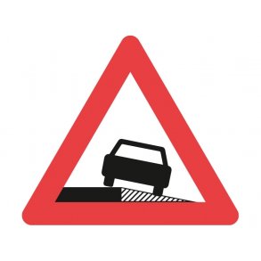 A35, vejskilt 70 cm. Farlig rabat